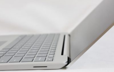 نمای راست لپ تاپ Microsoft مدل Surface Go 1 نمایشگر 12 اینچی